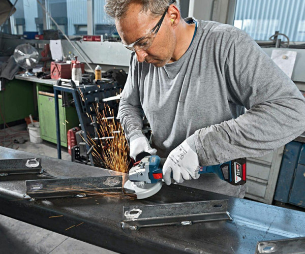 Аккумуляторная болгарка BOSCH GWS 18V-10