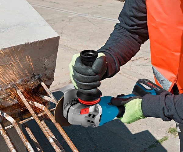 Аккумуляторная болгарка BOSCH GWS 18V-15 C Solo