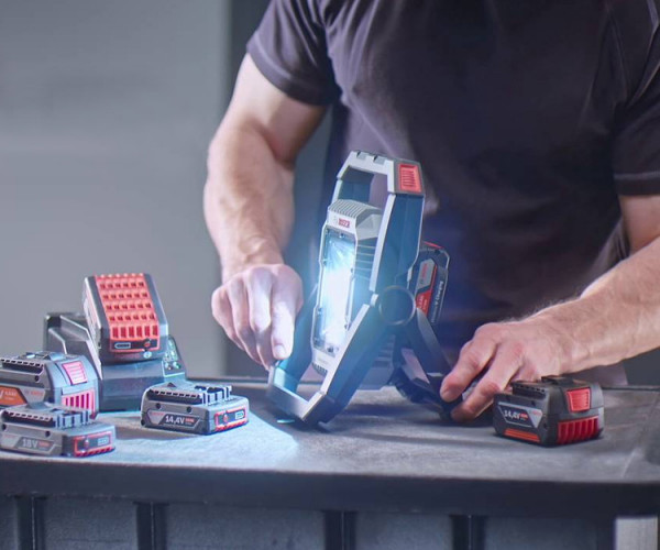 Аккумуляторный фонарь BOSCH GLI 18V -1900 Solo