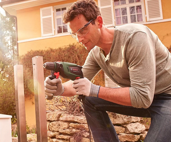 Ударная дрель Bosch UniversalImpact 700+ 39 насадок