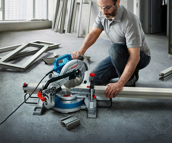 Торцовочная пила Bosch GCM 216