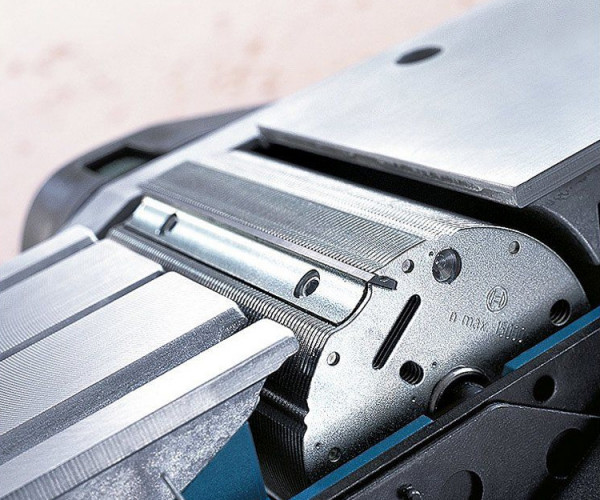 Рубанок BOSCH GHO 40-82 C