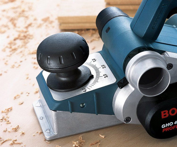 Рубанок BOSCH GHO 40-82 C