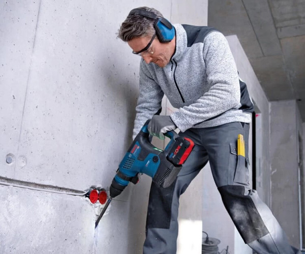 Аккумуляторный перфоратор Bosch GBH 18V-34 CF