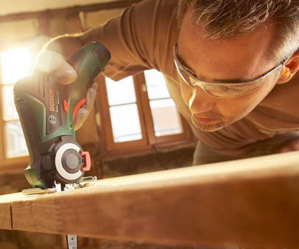 Аккумуляторная ножовка BOSCH EasyCut12