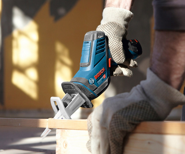 Аккумуляторная ножовка BOSCH GSA 12V-14 + GBA 12V 2.0Ah