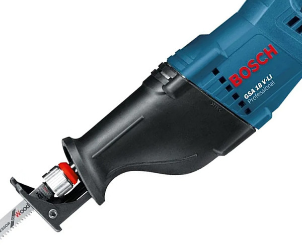 Аккумуляторная ножовка BOSCH GSA 18 V-LI +1 GBA 18V 4 Ah