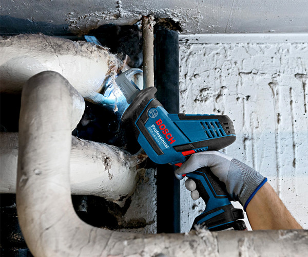 Аккумуляторная ножовка BOSCH GSA 18 V-LI C